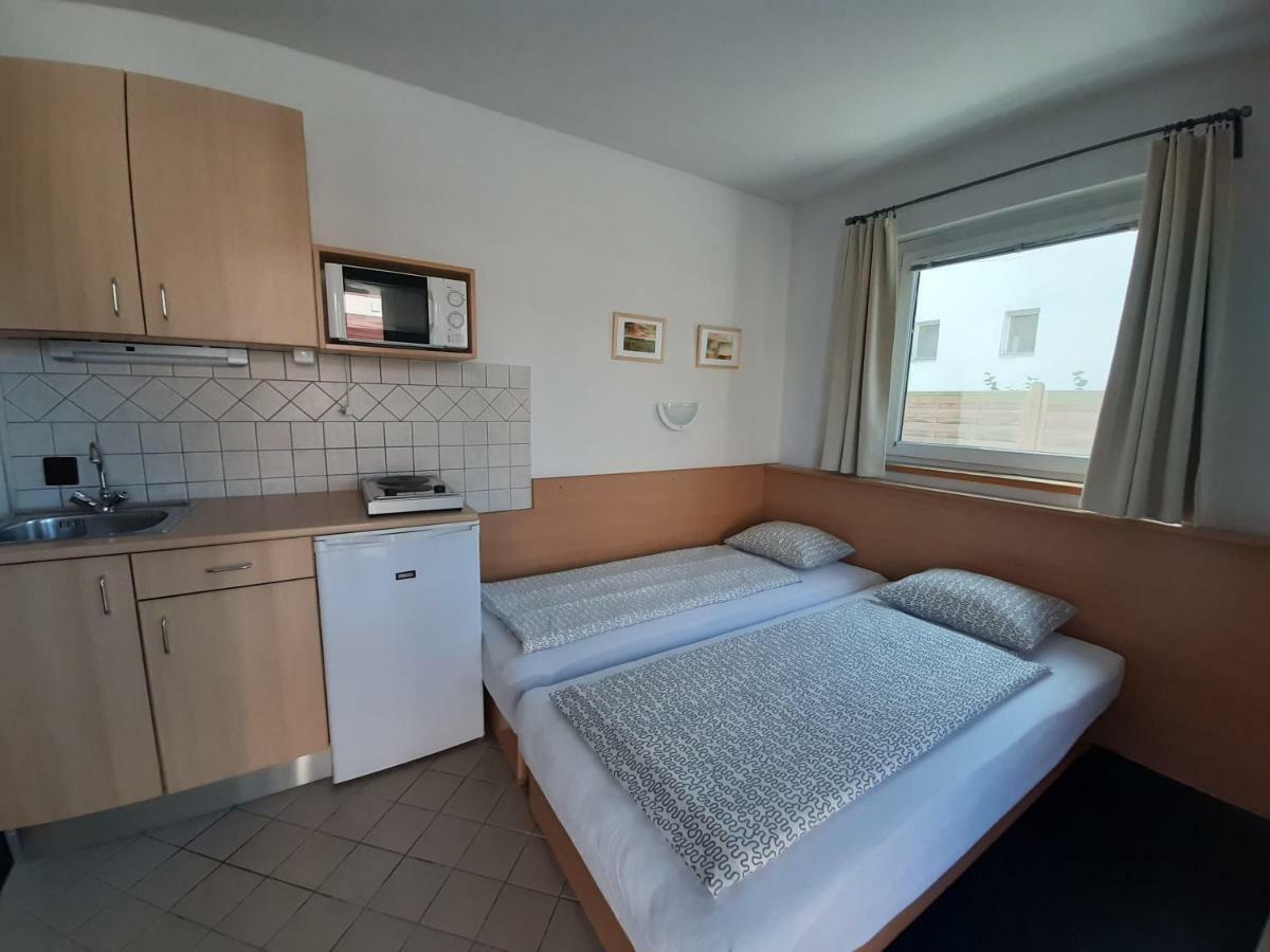 Familia Apartmanhaz ケストヘイ エクステリア 写真