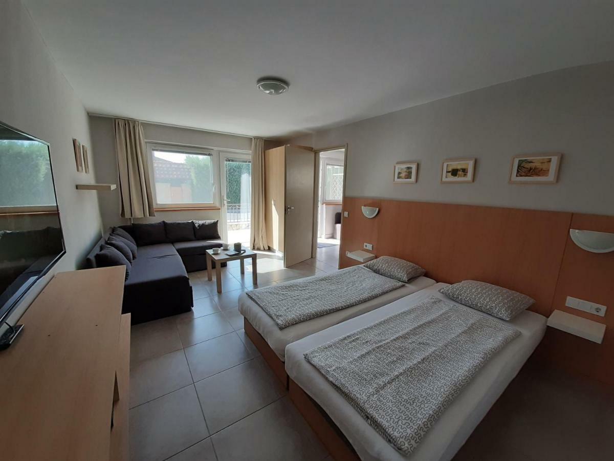 Familia Apartmanhaz ケストヘイ エクステリア 写真