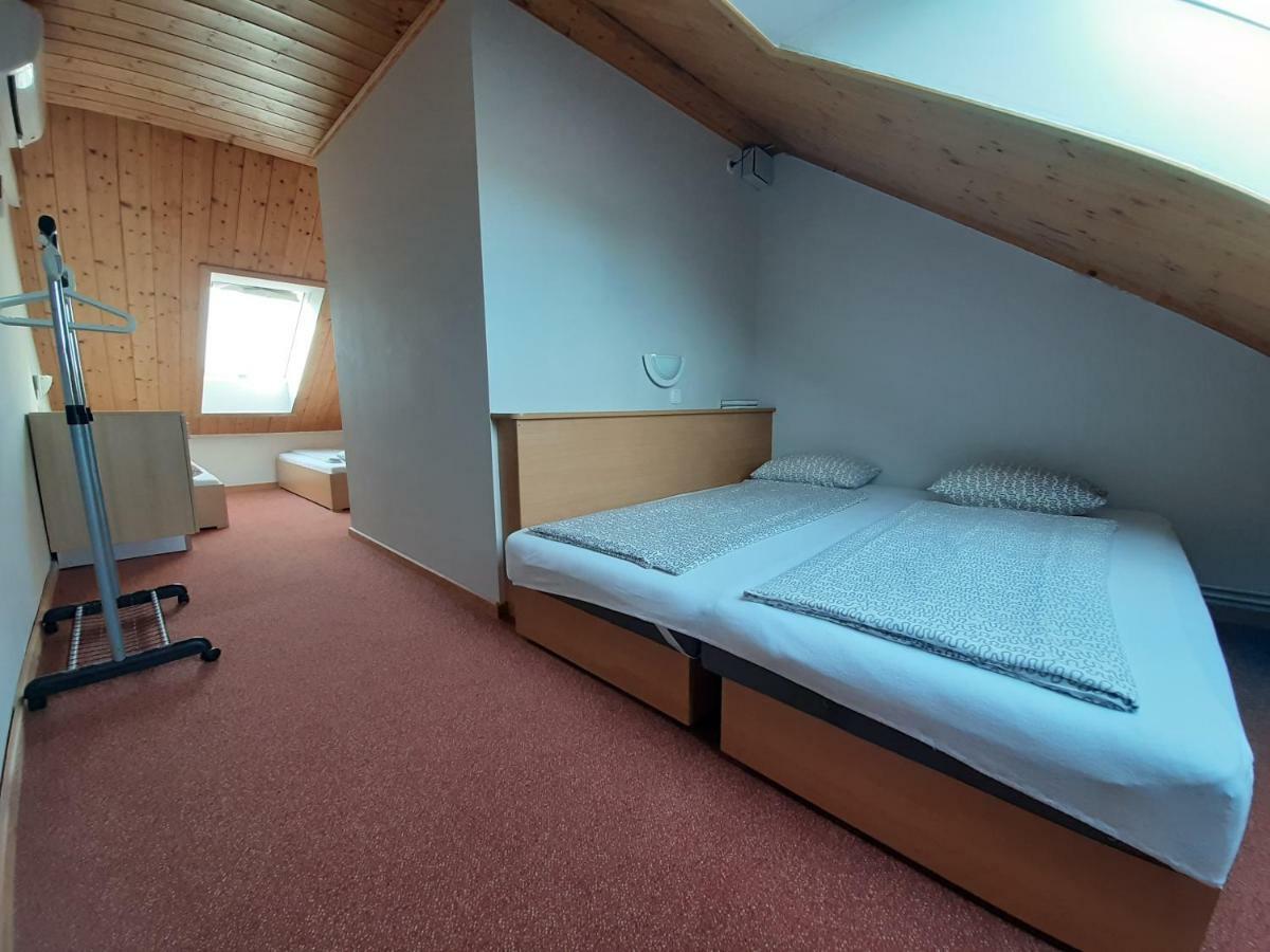 Familia Apartmanhaz ケストヘイ エクステリア 写真