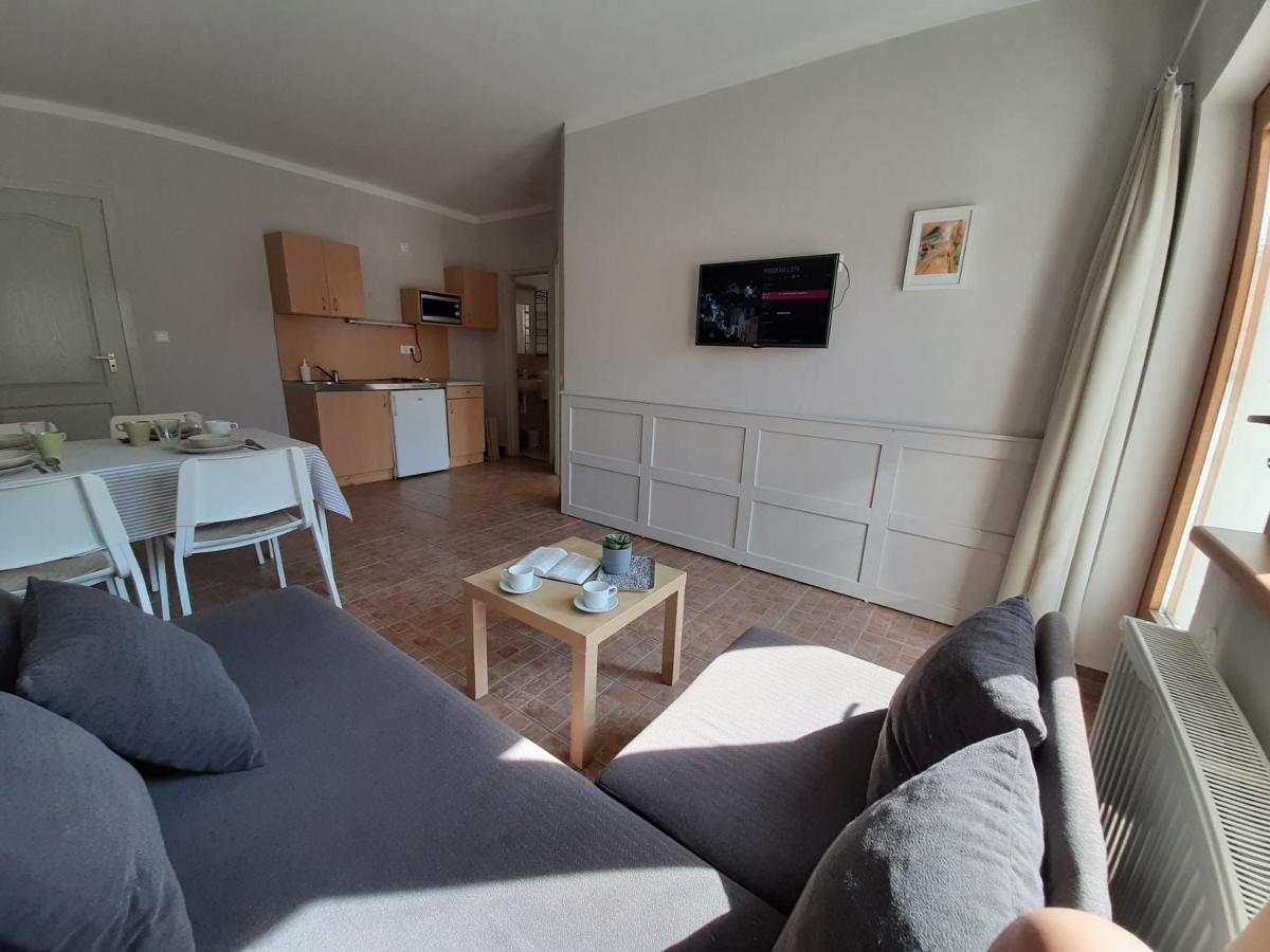 Familia Apartmanhaz ケストヘイ エクステリア 写真